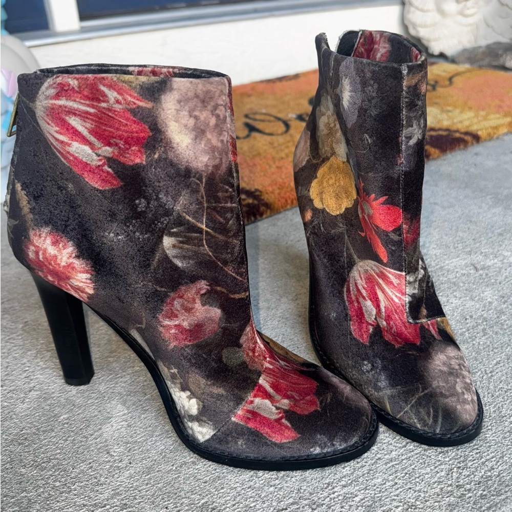Nordstrom Joie Blayze Floral Velvet Ankle Boots Size9, 4.5" heel